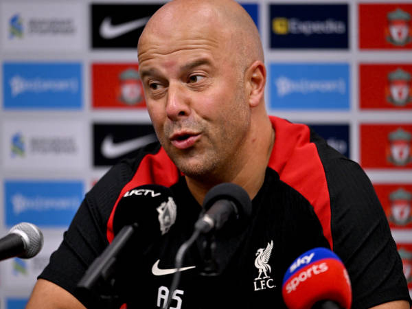 Arne Slot Buka Suara Soal Masa Depan Trent Alexander-Arnold di Liverpool