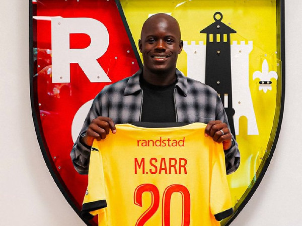 Mantan bek Chelsea, Malang Sarr, resmi bergabung dengan RC Lens