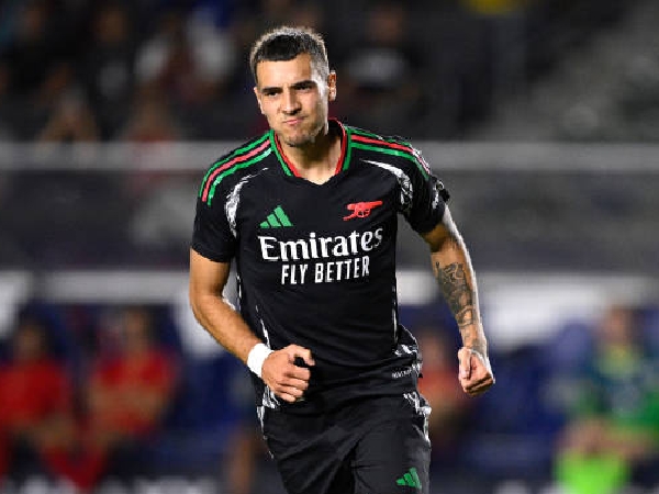 Posisi Jakub Kiwior di Arsenal akan digeser oleh Riccardo Calafiori