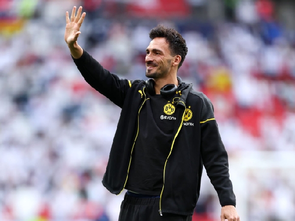Bologna mengincar Mats Hummels untuk menggantikan Riccardo Calafiori