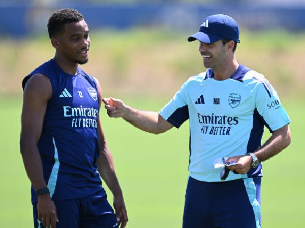 Jurrien Timber dan manajer Arsenal, Mikel Arteta