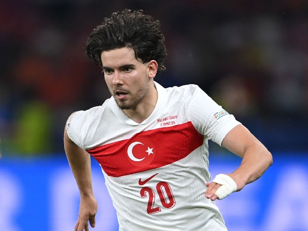 Brighton mengidentifikasi bek kiri Fenerbahce, Ferdi Kadioglu