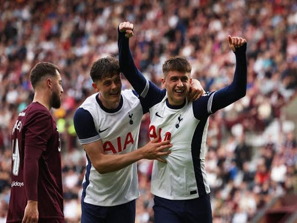 Postecoglou puji Moore