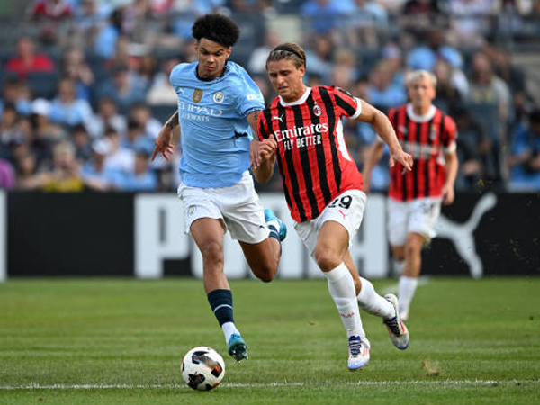 Man City Kalah dari AC Milan, Pep Guardiola Puji Penampilan Oscar Bobb