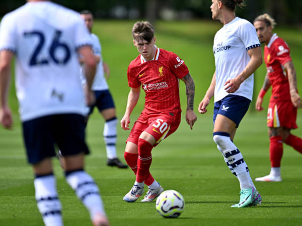 Southampton dan Leicester City Tertarik Pinjam Ben Doak dari Liverpool