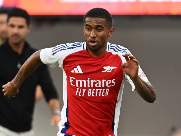 Reiss Nelson diperebutkan oleh West Ham United dan Leicester City