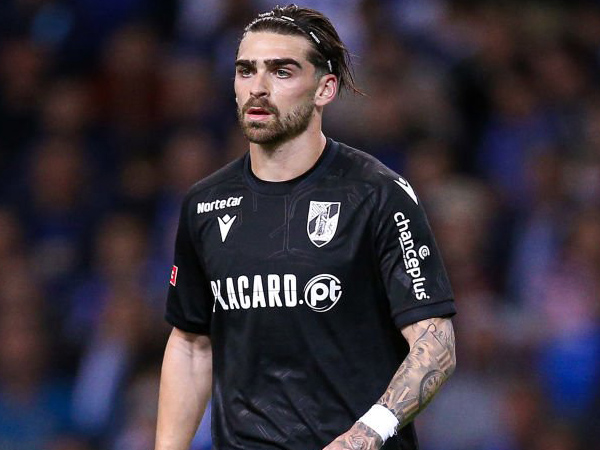 Jota Silva.