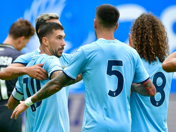 Lazio menang 3-0 vs Rostock