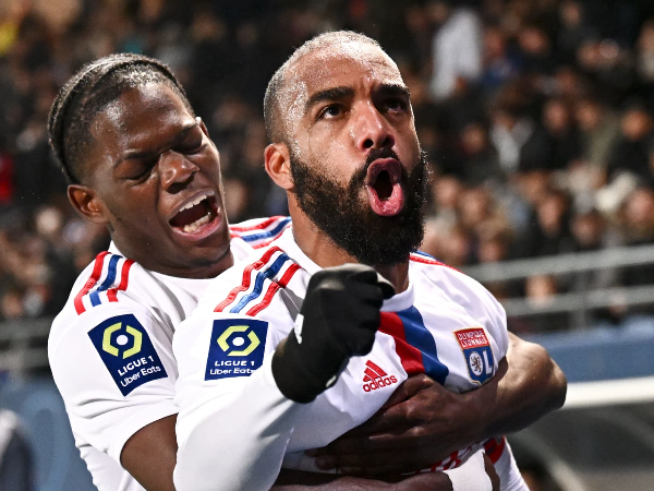Castello Lukeba dan Alexandre Lacazette