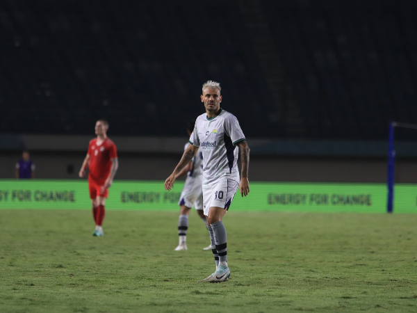 Gelandang Persib, Tyronne del Pino