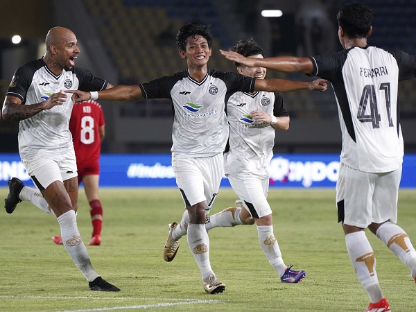 Pemain bertahan Persija Jakarta, Firza Andika