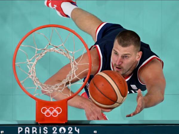 Nikola Jokic tidak bermain di kuarter keempat saat Serbia mengalahkan Puerto Riko. (Foto: AP)
