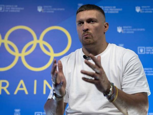 Oleksandr Usyk berada di Paris untuk mendukung kontingen Ukraina di Olimpiade Paris. (Foto: AP)