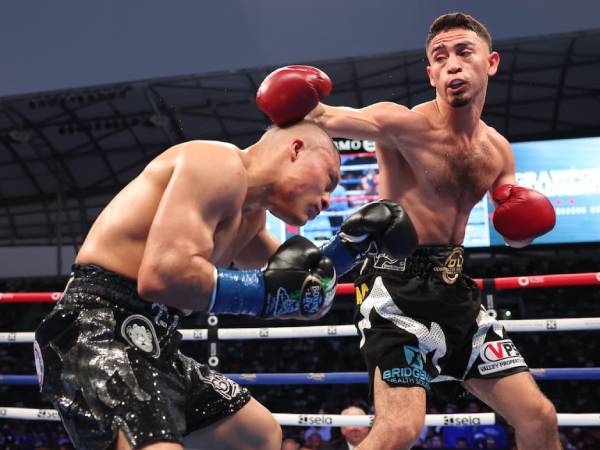 Jose Valenzuela (kanan) dan Isaac Cruz. (Foto: Ring TV)