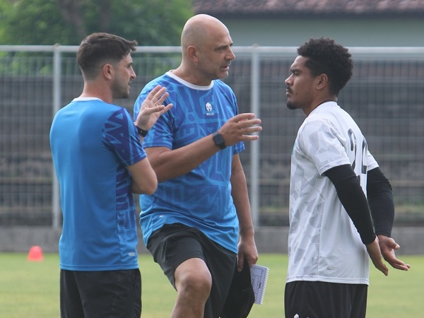 Pelatih PSBS Biak, Juan Esnaider