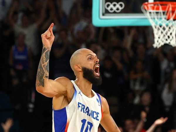 Evan Fournier bantah rumor punya masalah pribadi dengan Vincent Collet.