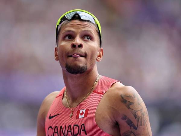 Andre De Grasse memenangkan medali emas di nomor 200 meter di Olimpiade Tokyo saat dilatih Rana Reider. (Foto: AP)