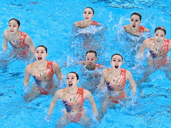 Tim renang artistik China beraksi dalam salah satu rutinitas di Olimpiade Paris. (Foto: Xinhua)