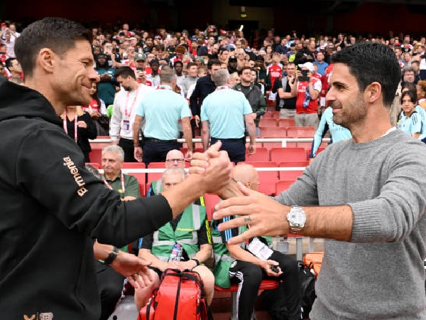 Xabi Alonso dan manajer Arsenal, Mikel Arteta