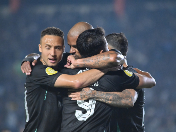 Persib meraih kemenangan 4-1 atas PSBS