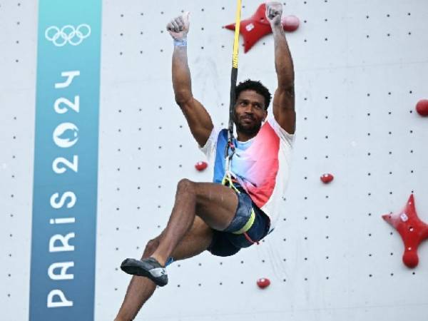 Bassa Mawem harus mengakui keunggulan Veddriq Leonardo dari Indonesia dan gagal memperebutan medali di Olimpiade Paris. (Foto: AP)