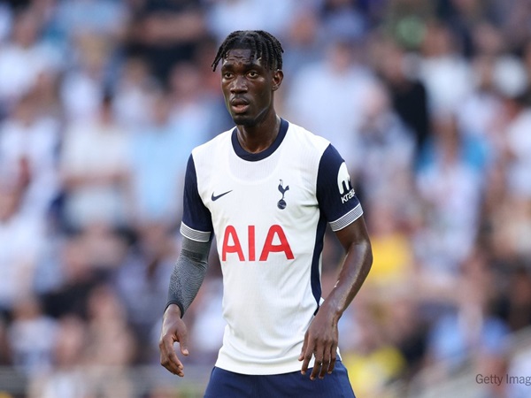 Gelandang Tottenham