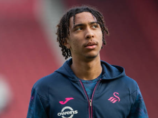 Leeds United dikaitkan dengan bek muda Chelsea, Bashir Humphreys