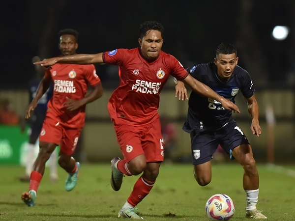 Pemain bertahan Semen Padang FC, Dodi Alexvan Djin
