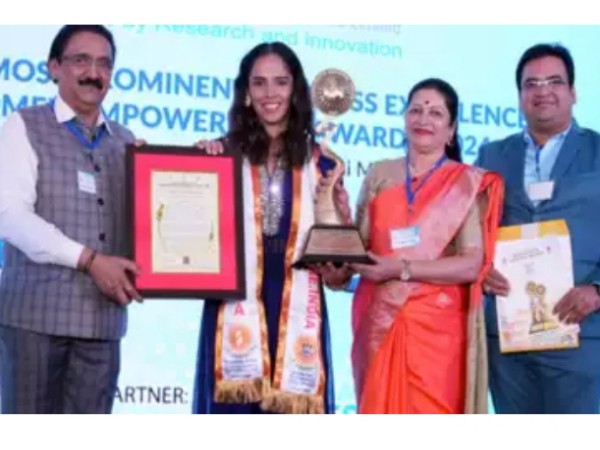 Legenda India Saina Nehwal Terima Penghargaan Nasional Suryadatta