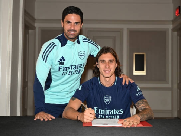 Mikel Arteta dan Riccardo Calafiori