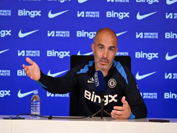 Enzo Maresca meminta masukan kepada Carlo Ancelotti dan Claudio Ranieri setelah dirinya ditunjuk untuk menjadi manajer anyar Chelsea / via Getty Images