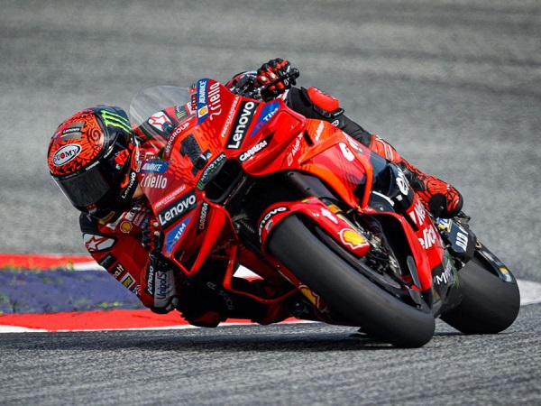 Francesco Bagnaia lega bisa manfaatkan kesalahan Jorge Martin di GP Austria.
