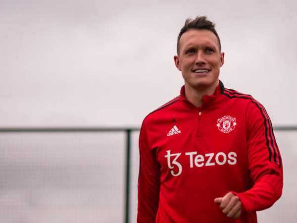 12 Tahun di Manchester United, Perjalanan Karier Phil Jones Penuh Cobaan