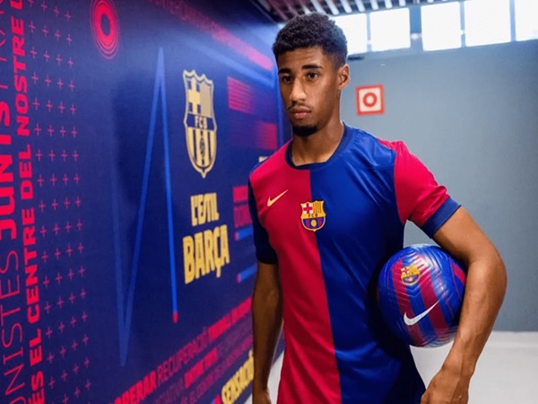 Barcelona Mengumumkan Mengamankan Penyerang Muda Girona