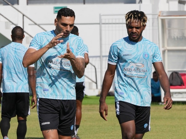 Pemain bertahan PSBS Biak, Barnabas Sobor