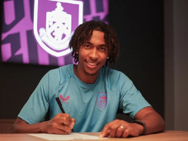 Burnley meminjam Bashir Humphreys dari Chelsea