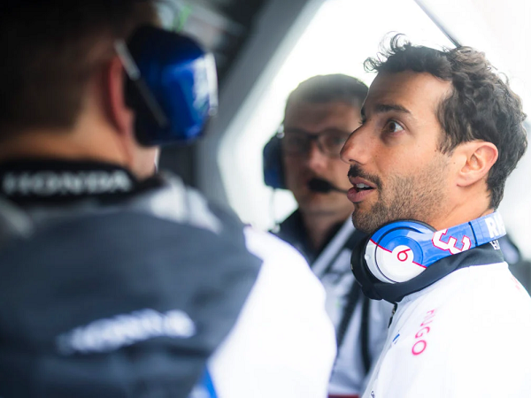 Daniel Ricciardo santai pikirkan masa depannya.