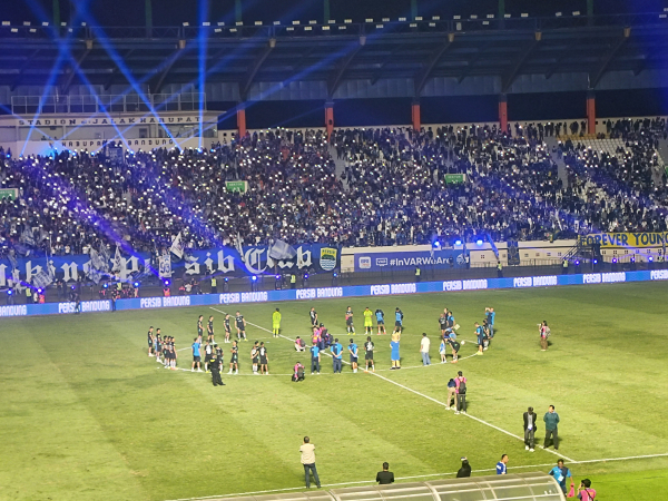 Viking Persib Club siapkan koreografi untuk laga Persib melawan Arema