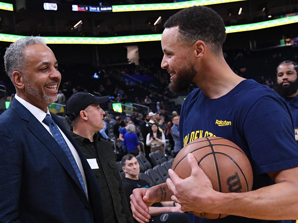 Ayah Stephen Curry sempat khawatir anaknya akan gagal di Golden State Warriors.