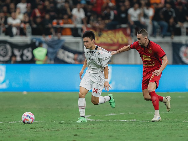 Gelandang Persis Solo, Sho Yamamoto di laga kontra Persija Jakarta