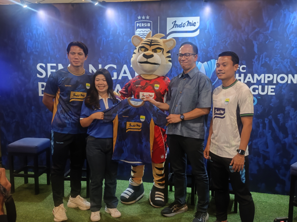 Persib Bandung memperkenalkan jersey khusus untuk AFC Champions League Two