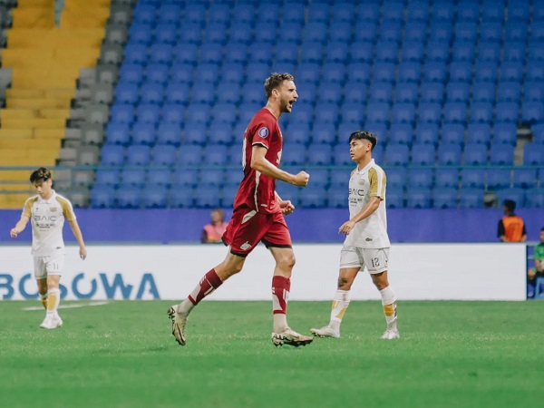 Penyerang PSM Makassar, Nermin Haljeta merayakan gol ke gawang Dewa United FC