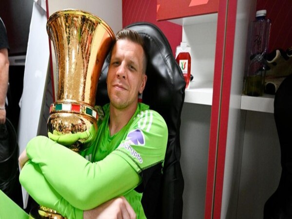 Eks kiper Juventus dan Arsenal yaitu Wojciech Szczesny, memutuskan untuk pensiun sebagai pemain profesional di usianya ke-34 tahun / via Getty Images