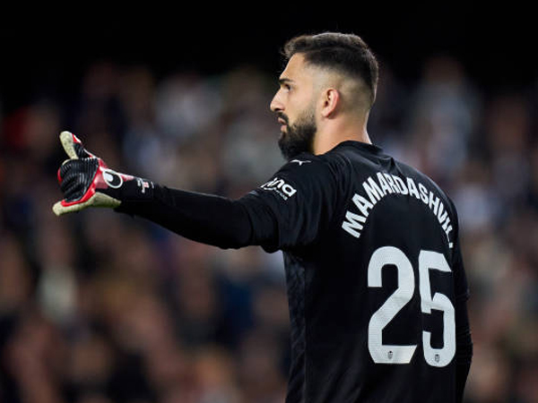 Liverpool Rekrut Giorgi Mamardashvili, Kiper Valencia Gabung Musim Depan