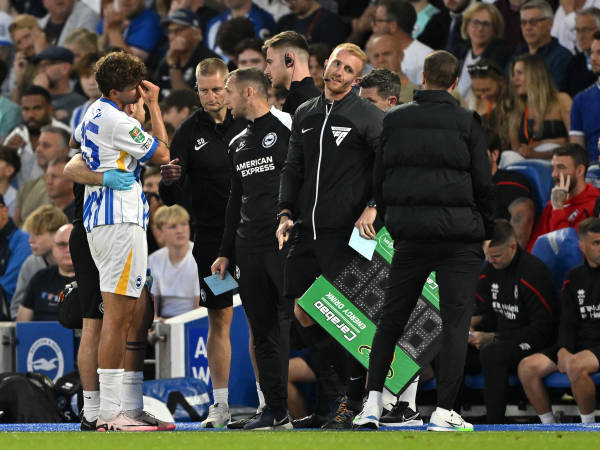 Tekel Kapten Crawley Buat Matt O'Riley Cedera, Scott Lindsey Minta Maaf