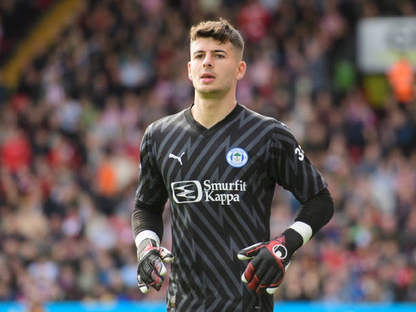 Kiper muda Wigan Athletic, Sam Tickle, jadi incaran Arsenal