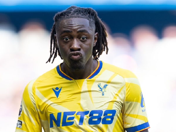 Gelandang Crystal Palace, Eberechi Eze, mencetak gol spektakuler ke gawang Chelsea