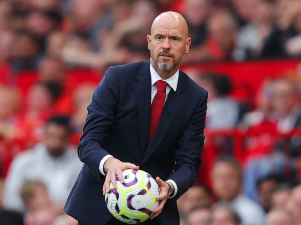 Gary Neville memberikan peringatan kepada Erik ten Hag