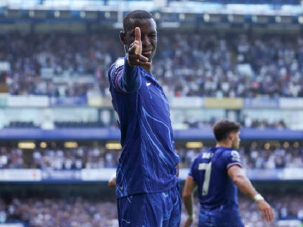 Striker Chelsea, Nicolas Jackson, melakukan selebrasi setelah membobol gawang Crystal Palace