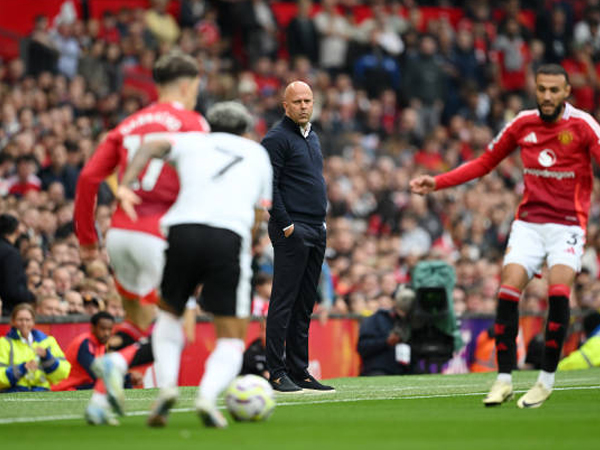 Arne Slot Ungkap Cara Liverpool Bongkar Pertahanan Manchester United